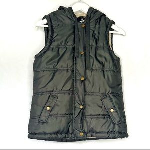 Beverly hills polo club Hooded Green puffer vest. Size medium.